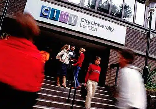 Студенты City University London