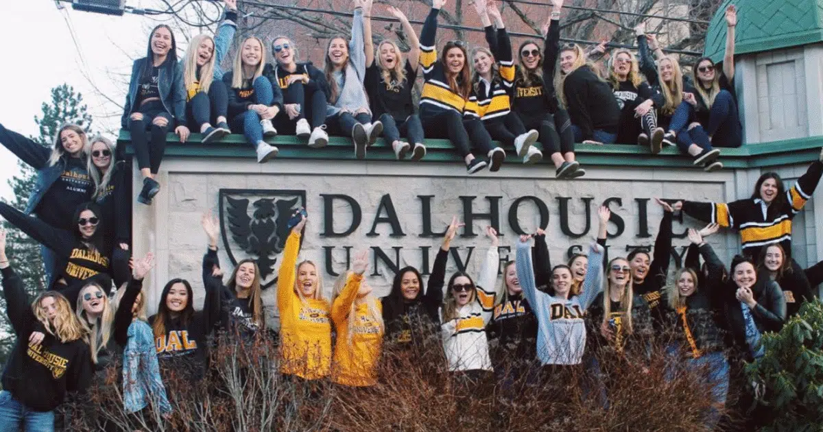 Студенты Dalhousie University