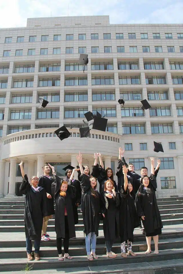 Выпускной студентов Dongbei University of Finance and Economics