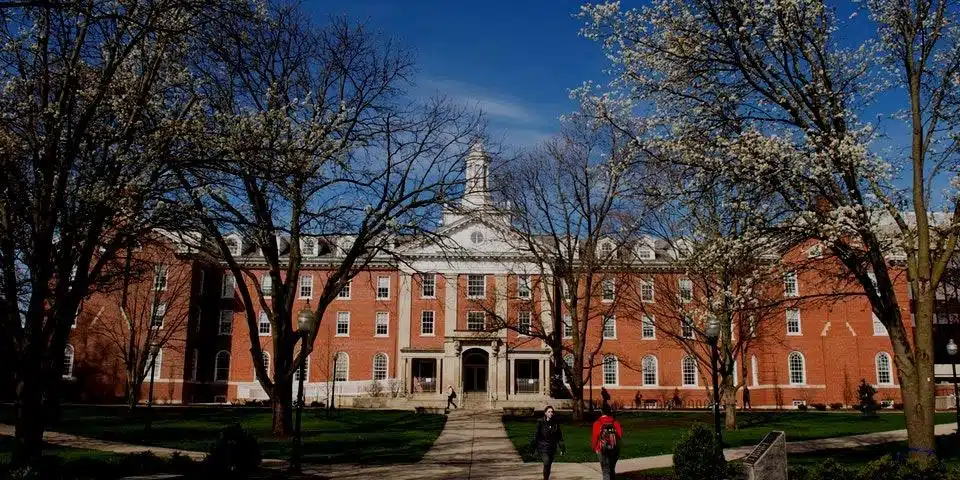 Главный вход Illinois State University