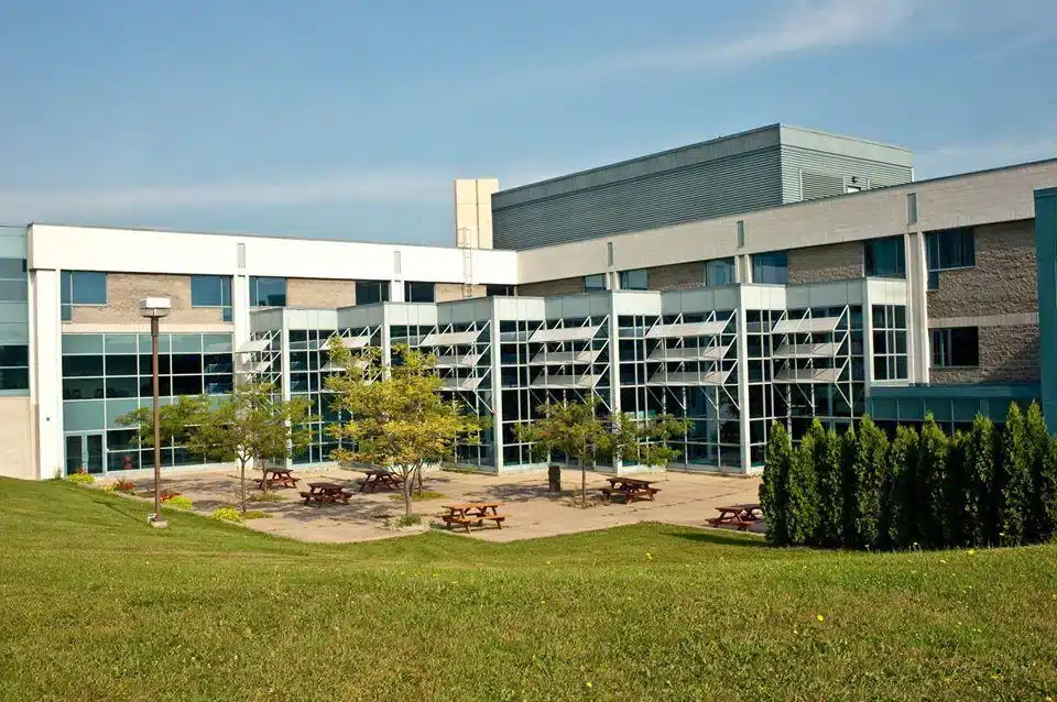 Кампус Lambton College