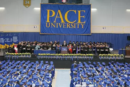 Випускний Pace University