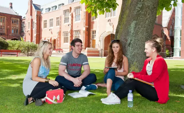 Сутденти Queen's University Belfast