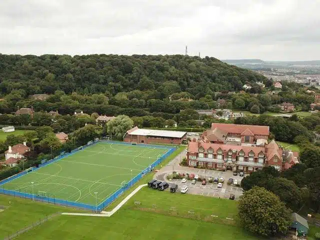 Футбольне поле Scarborough College (Скарборо Коледж) | study.ua