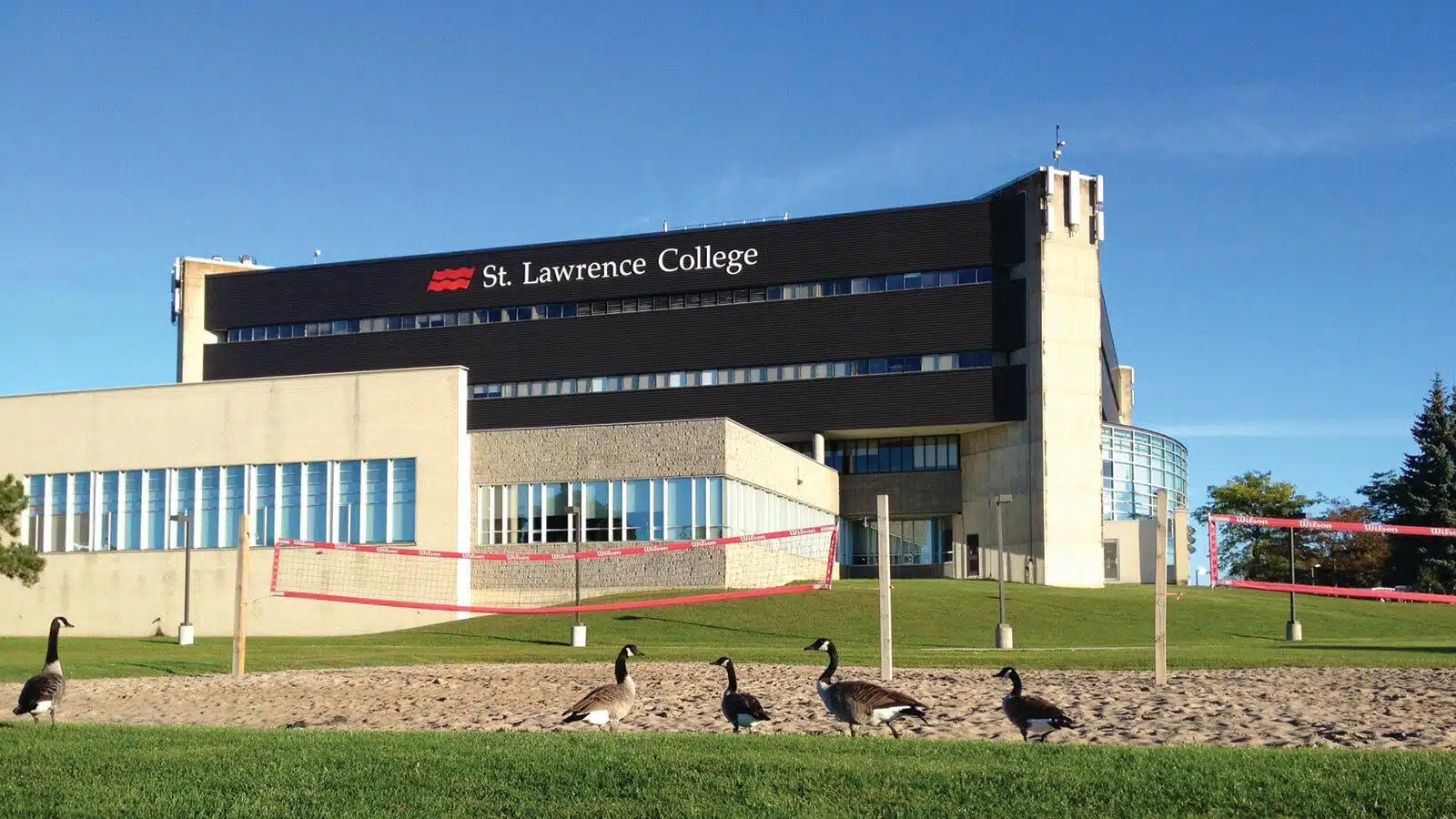 Кампус St.Lawrence College