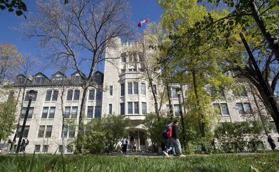 Головний корпус University of Manitoba