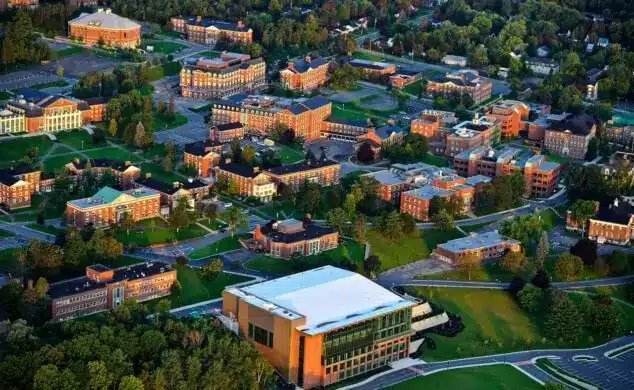 кампус University of New Brunswick