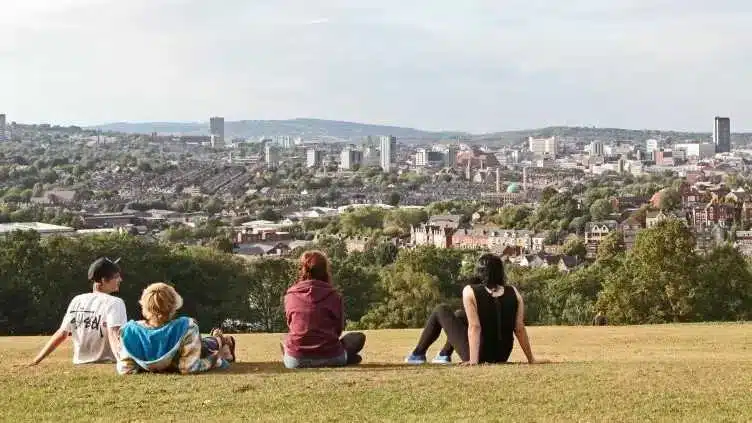 студенти на території University of Sheffield