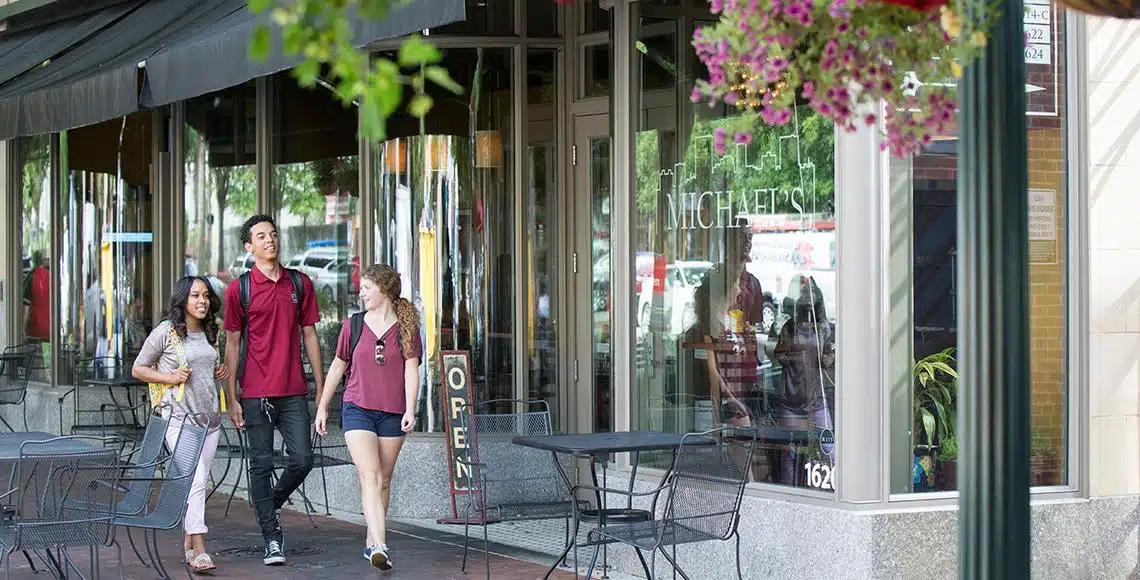 вход в корпус University of South Carolina