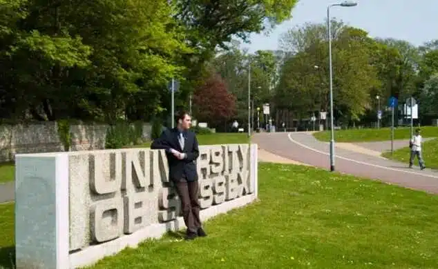 Вхід до University of Sussex