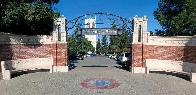 Вхід до University of the Pacific