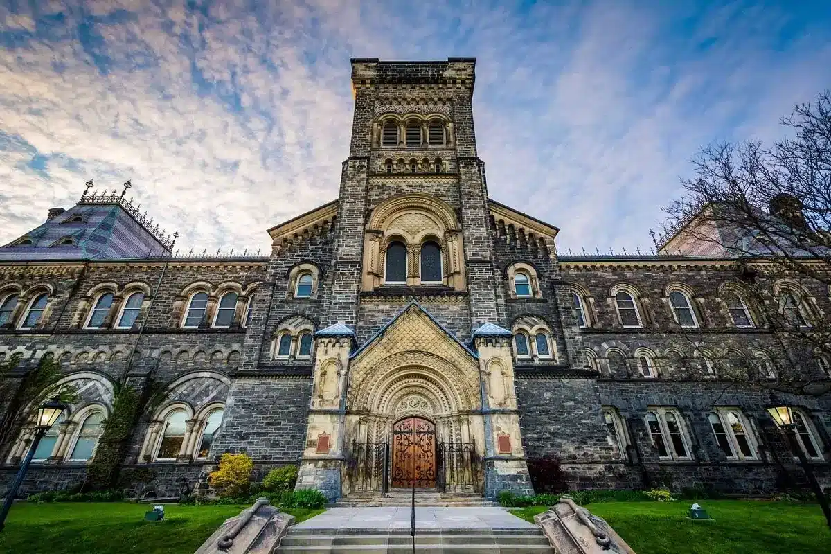 Кампус University of Toronto