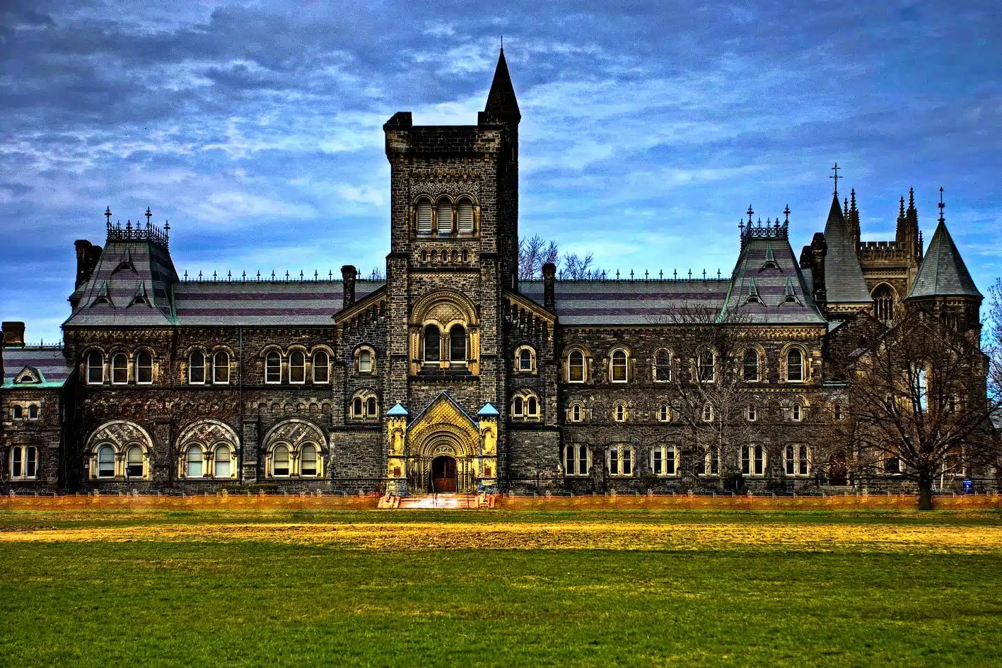 Кампус University of Toronto