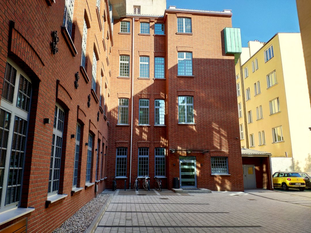 Будівля University of Ecology and Management (WSEiZ)
