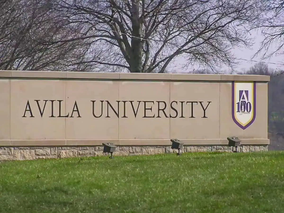 Avila University, вивіска університету