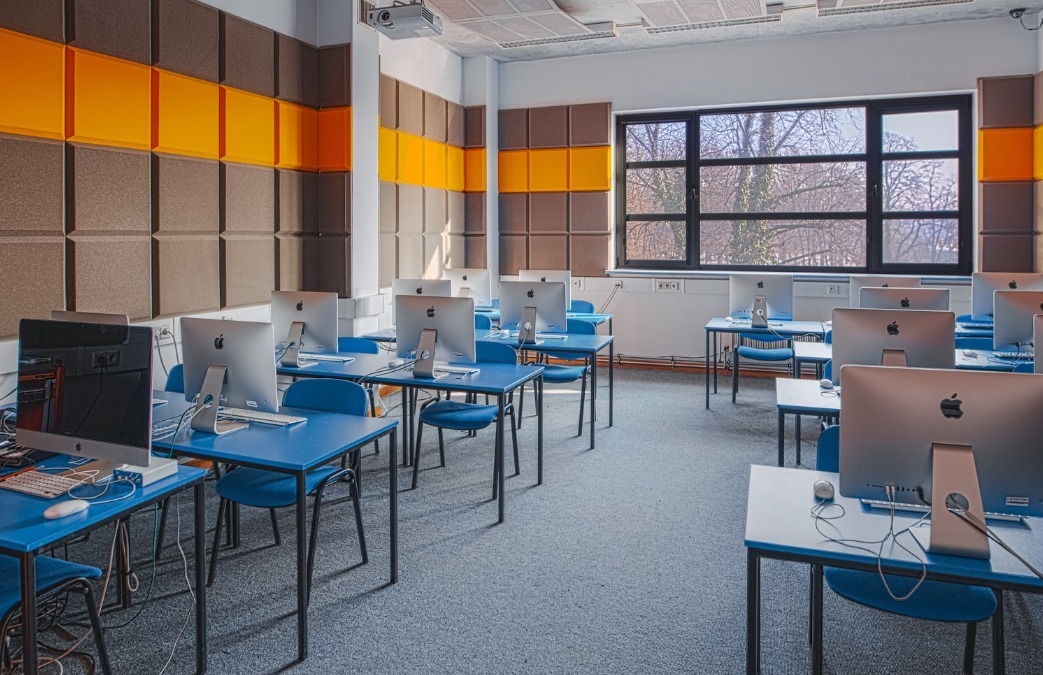 Polish Japanese Academy, комп'ютерний клас