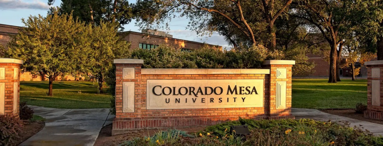 Colorado Mesa University, стела