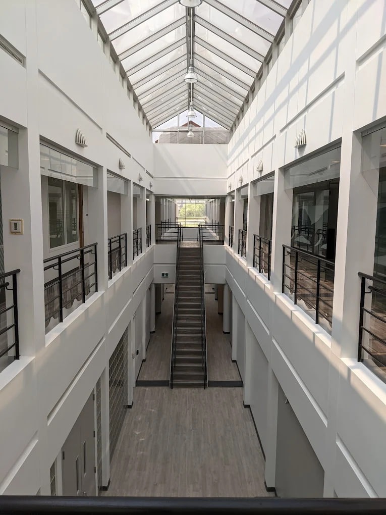 Loyalist College in Toronto, приміщення зсередини