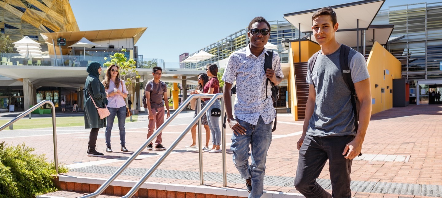 Edith Cowan College, студенти
