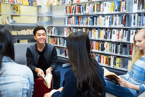 Eynesbury College, студенты